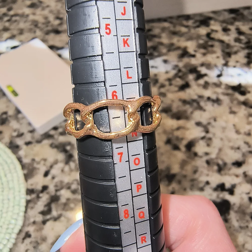 Gold Chain Ring - Size 6 - Picture 3 of 3
